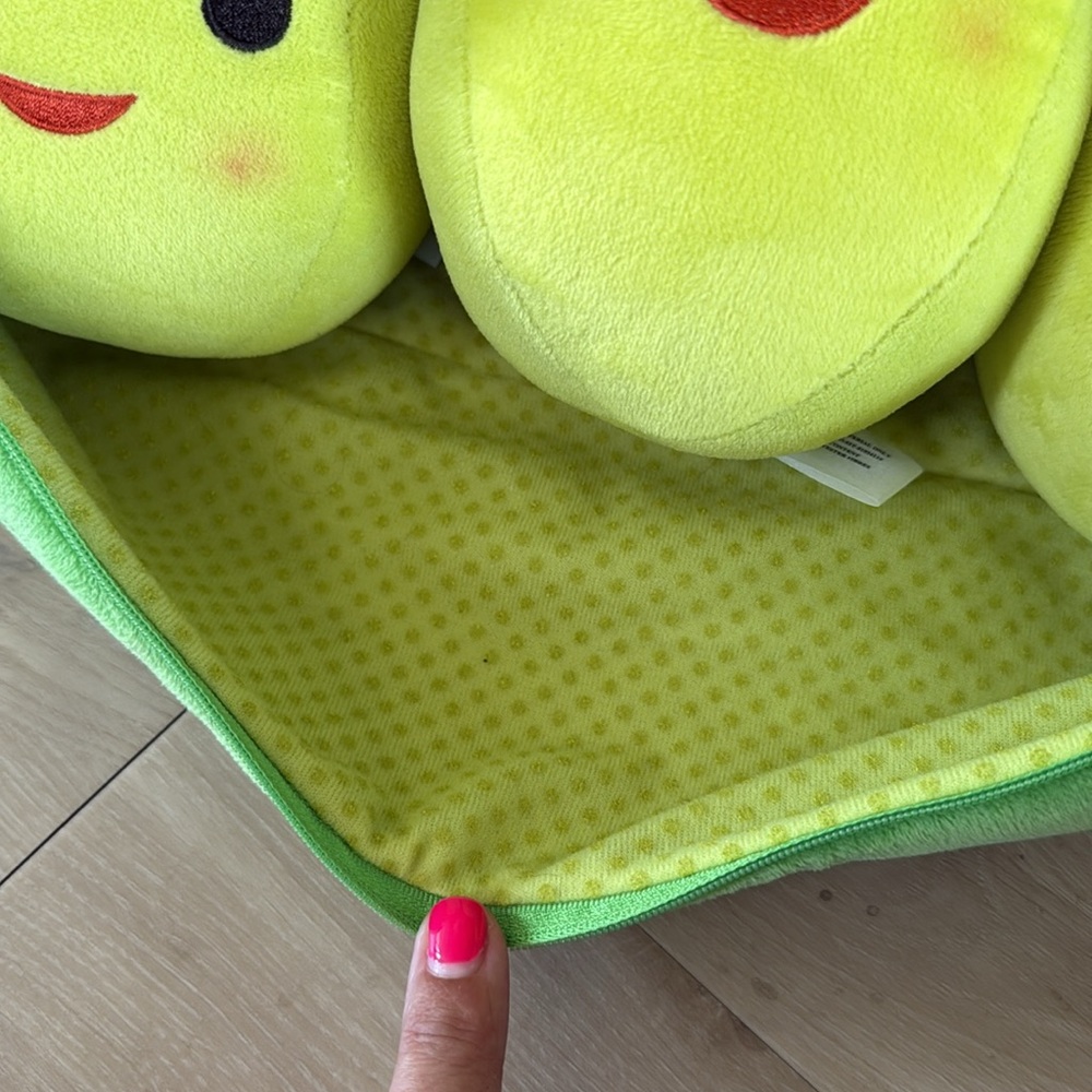 Disney Green Plush Toy Three Peas in a Pod ** LIKE NEW - Picture 5 of 10